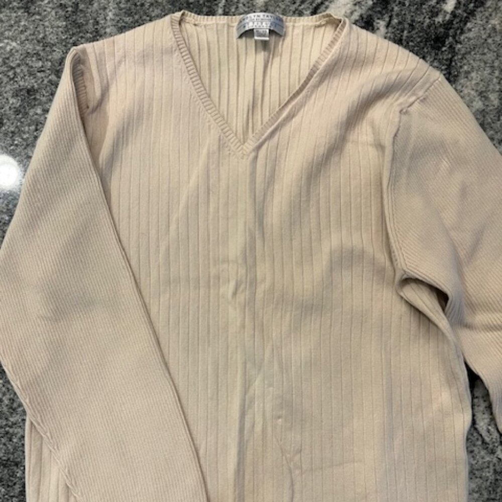 Ribbed V-neck top from the‎ brand Carolyn Taylor